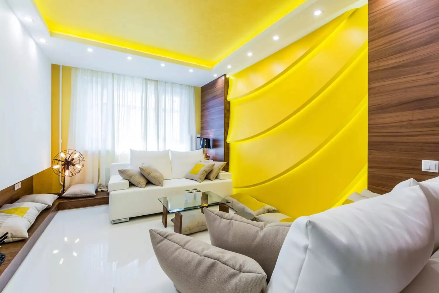Жёлтый